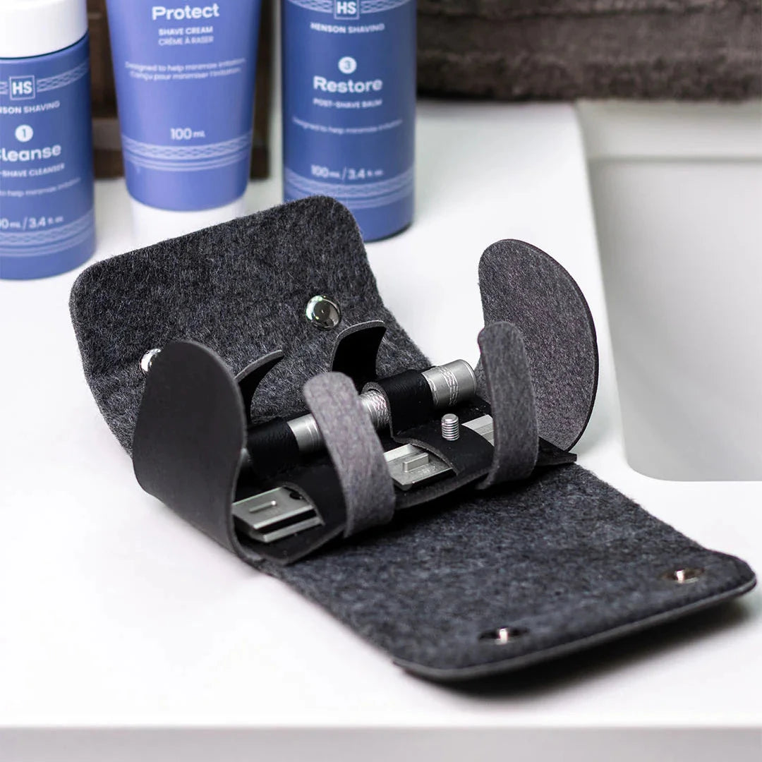 Henson Shaving Black Travel Razor Case sfeer